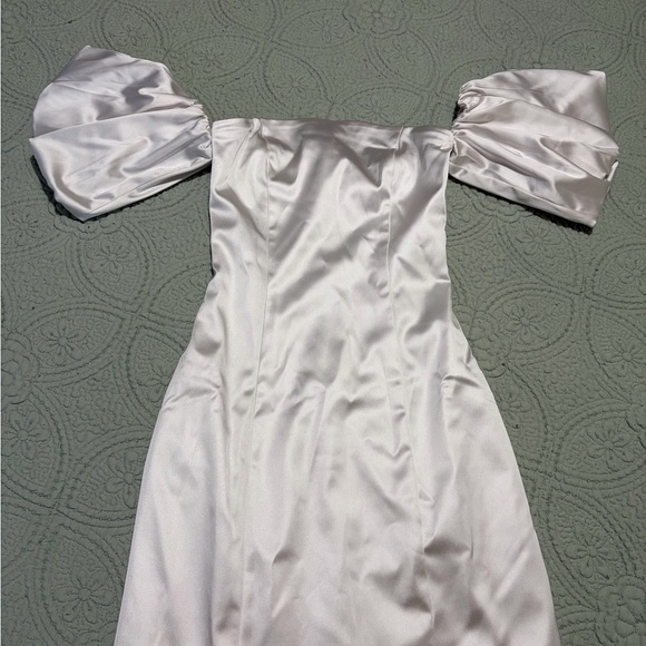 Abercrombie & Fitch Dresses & Skirts - Abercrombie & Fitch White Satin Off-Shoulder Puff Sleeve Mini Dress XS